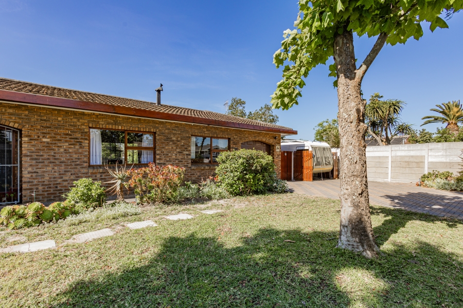 4 Bedroom Property for Sale in Amandelrug Western Cape